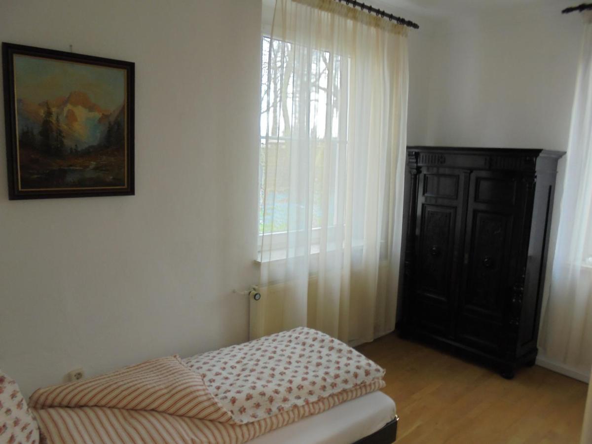 Apartmenthaus Am Schlosspark Schkopau Екстер'єр фото