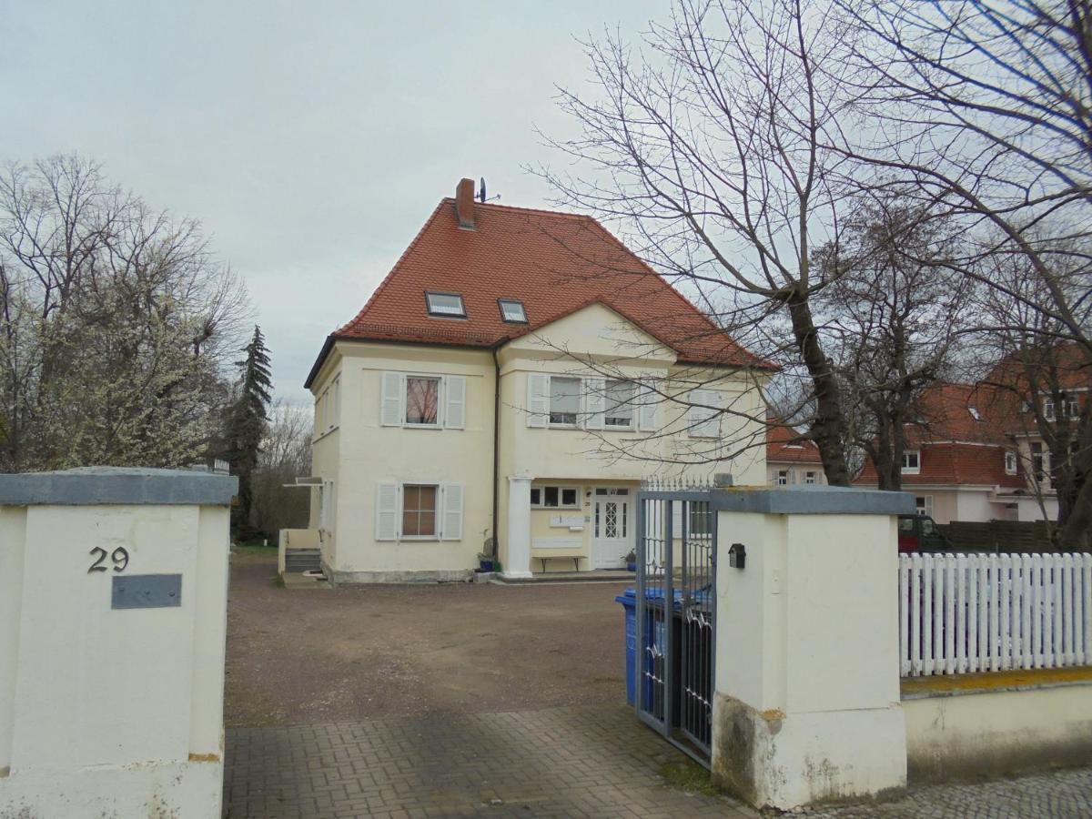 Apartmenthaus Am Schlosspark Schkopau Екстер'єр фото